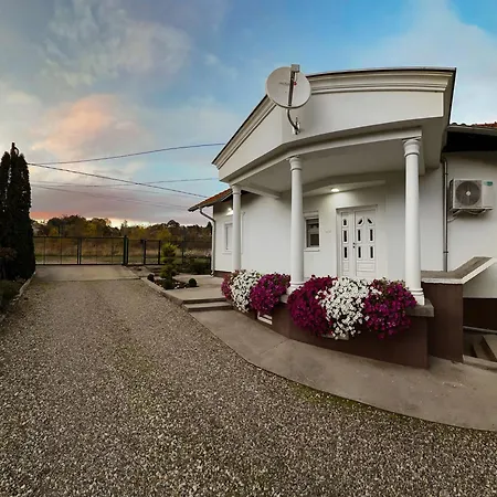 Vilă Royal - Private Parking, Garden And Terrace Negotin