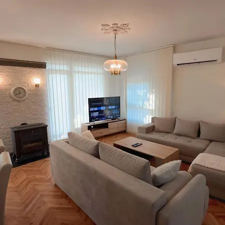 Vilă Royal - Private Parking, Garden And Terrace