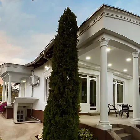 Royal - Private Parking, Garden And Terrace * Negotin